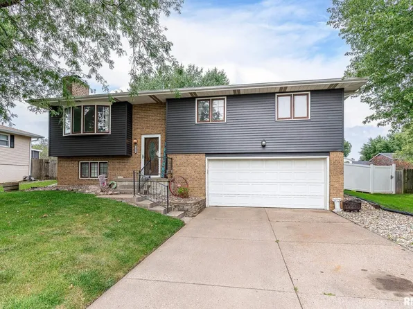 3022 Oak St, Davenport, IA 52804