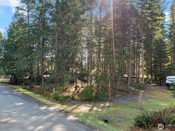 3rd image of 31 N Brook Lane