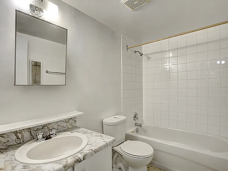 182 Church St E — Photo 6