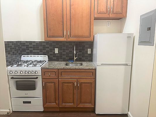 2nd image of 159 W 129th St #C2