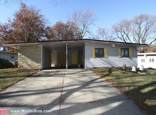 821 Lyncrest Dr, Lincoln, NE 68510