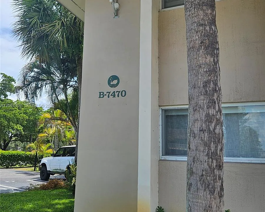 7470 Miami Lakes Dr #B208