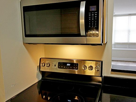 5th image of 289 Essex St APT 103