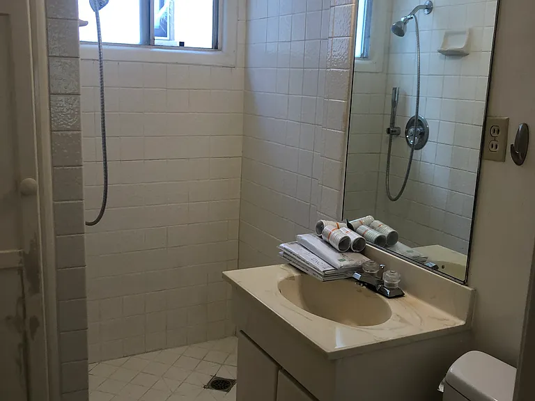 66 Roswell Ave #5A — Photo 4