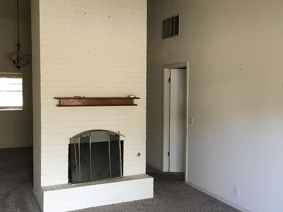 2nd image of 4619 Hemlock Ln