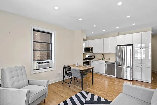 Rented by HomeDax Real Estate | media 15