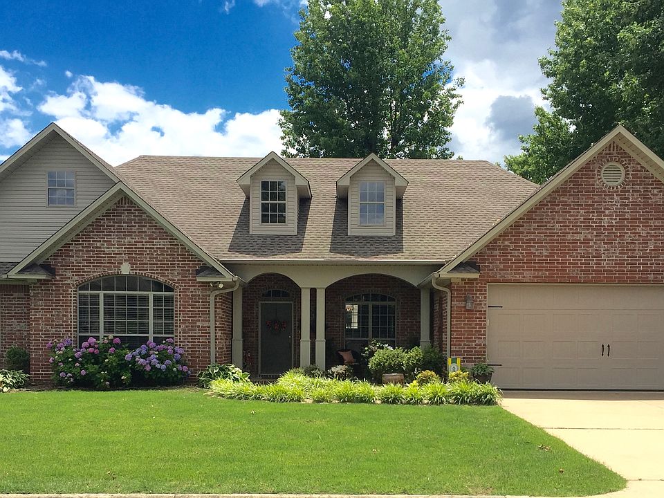 1st image of 811 Muscadine Ln