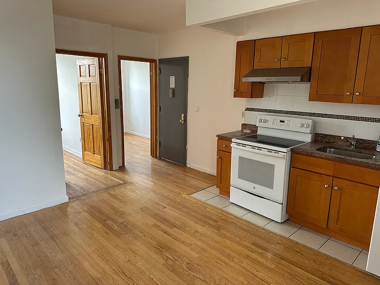 6134 Madison St #4B — Photo 2
