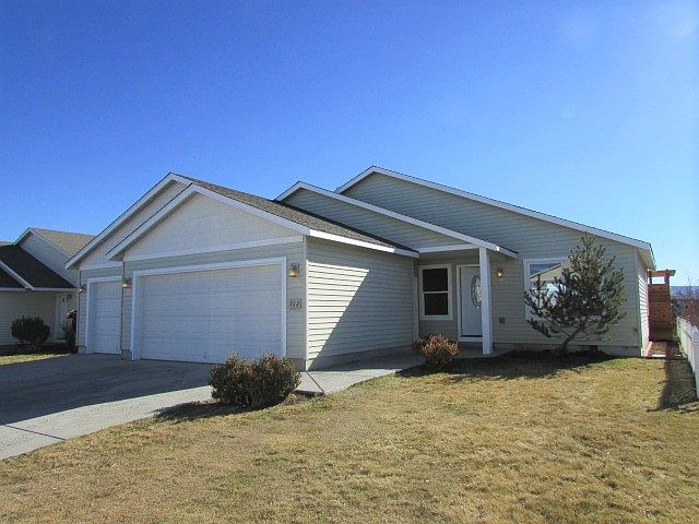1st image of 722 NE Robin Pl