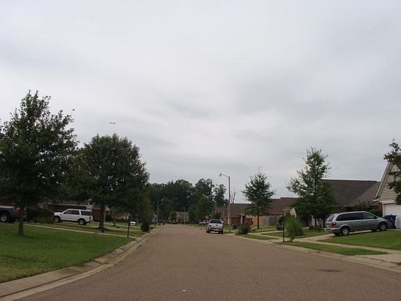 4th image of 1675 Sarah Ann Dr W