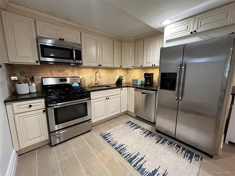 120 Mitchell Ave #MAIN FLOOR — Photo 9