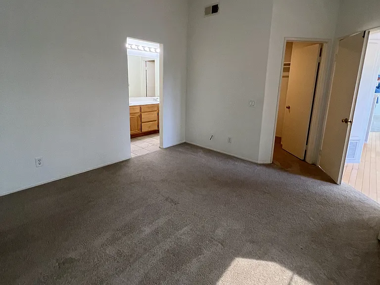 404 Sanibelle Cir #22 — Photo 7
