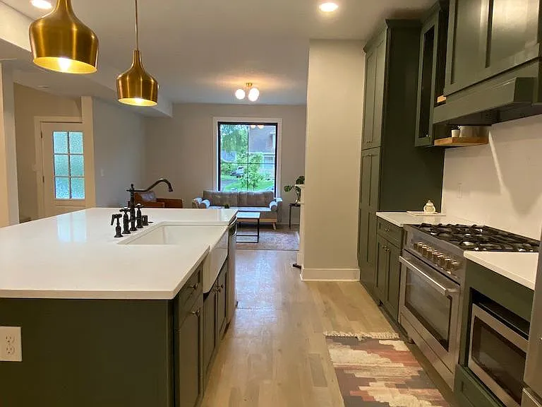 1301 Hewitt Ave — Photo 3