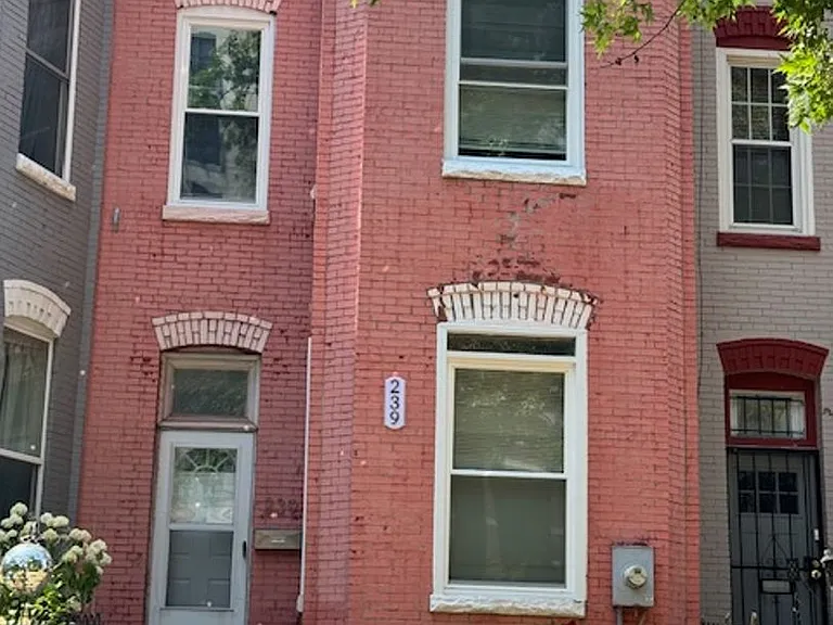239 K St NE — Photo 1