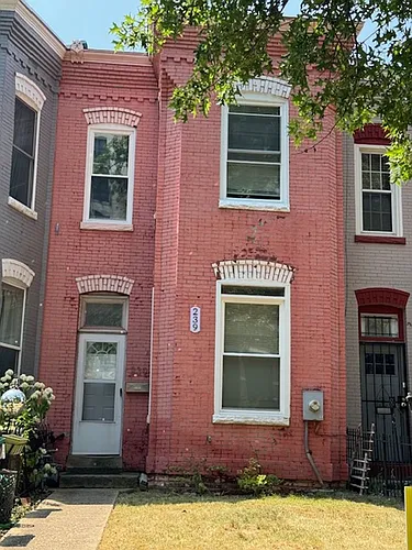 239 K St NE Photo 1