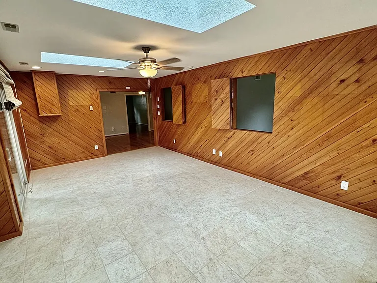 4345 Temple Ct — Photo 12