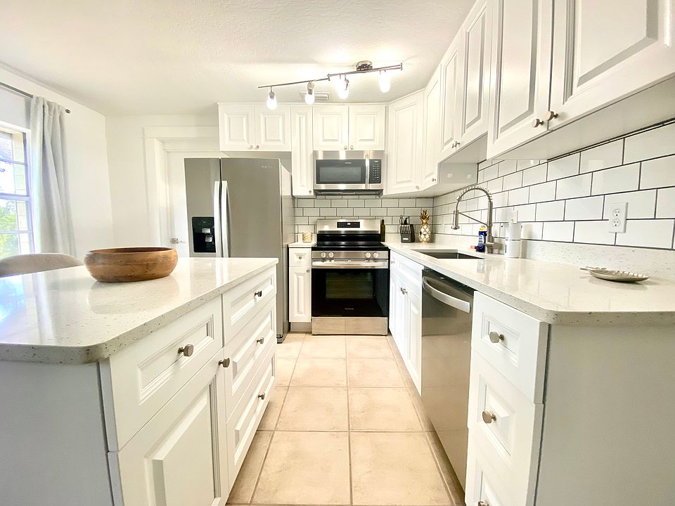 1st image of 1754 Pineapple Ave #2
