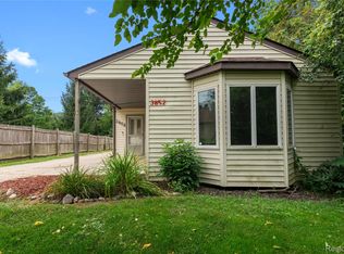 3852 Alida Ave, Rochester Hills, MI 48309