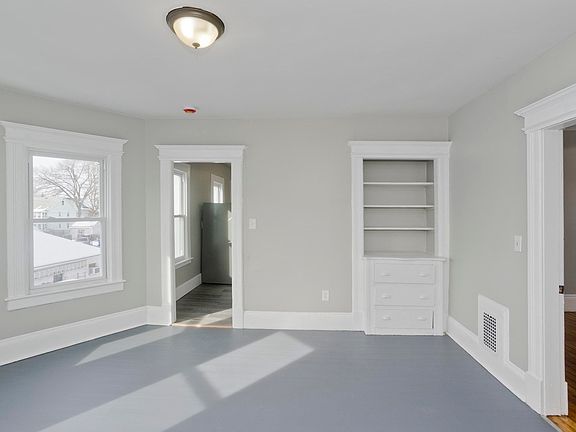 4th image of 744 Carew St #2