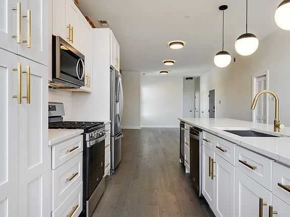 5th image of 1371 N Milwaukee Ave APT 2