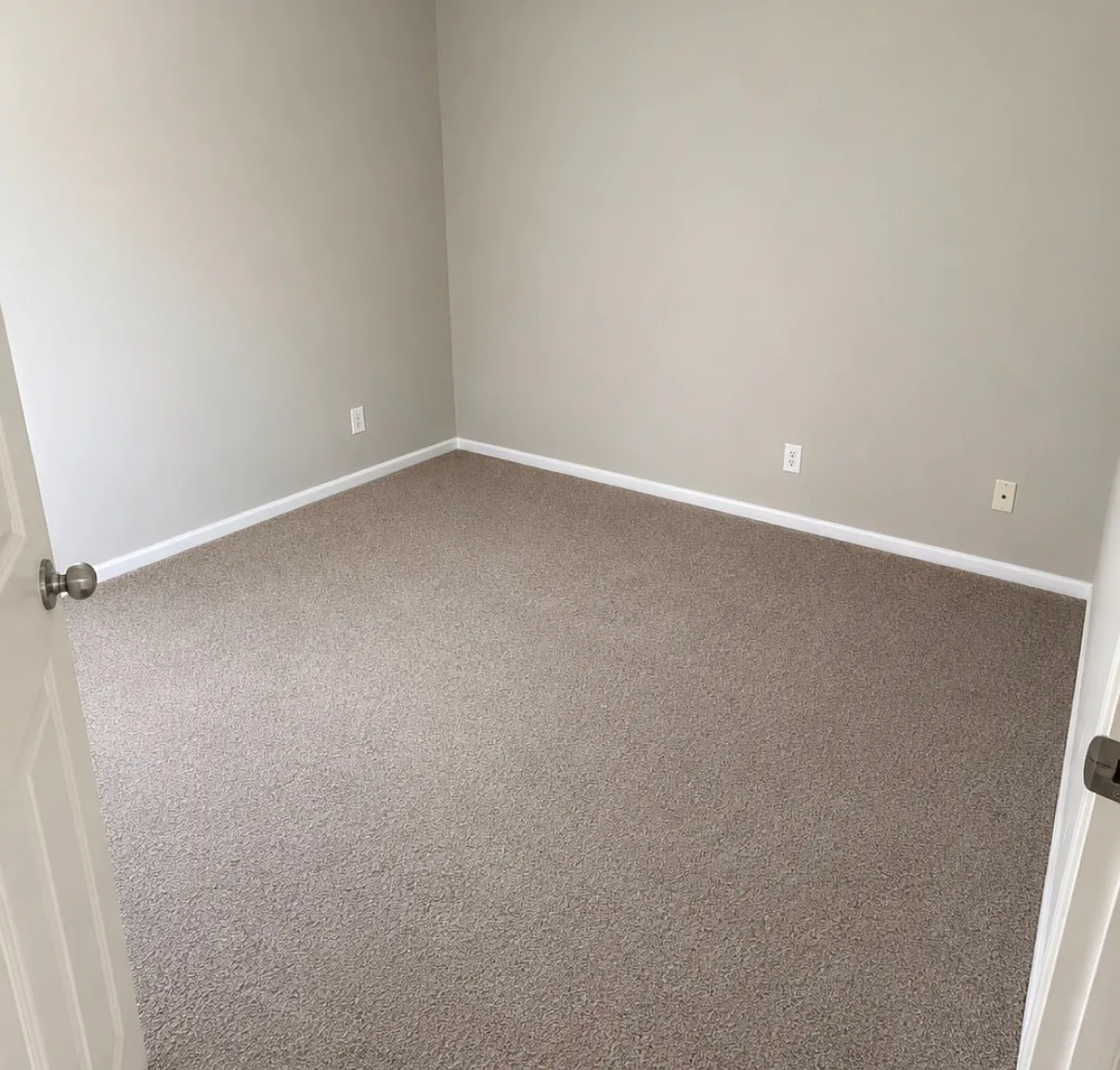1307 W Meadowview Rd — Photo 4