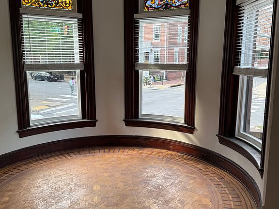 4th image of 1000 W Franklin St #1