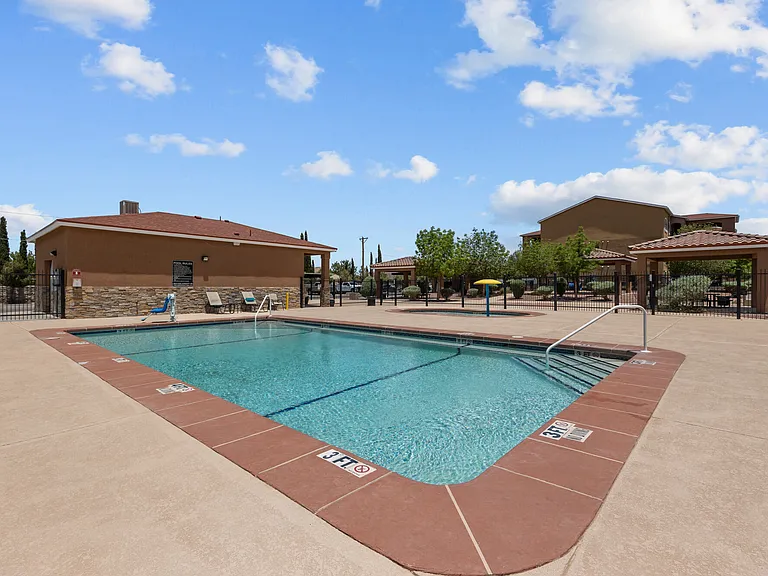 Las Torres Apartments — Photo 17