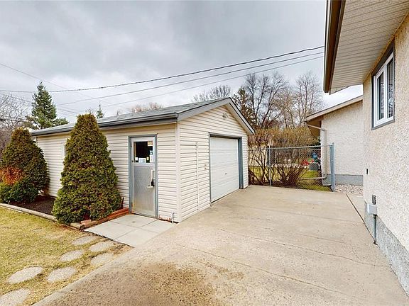 3rd image of 727 Vaughan Ave