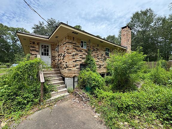 3rd image of 7550 Village Ln