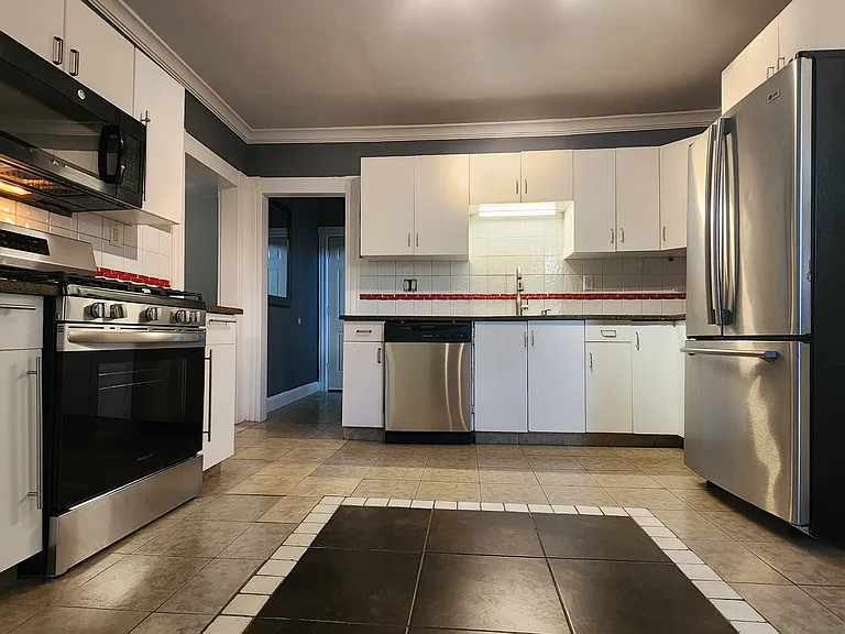 207 Sheridan St #2 — Photo 2