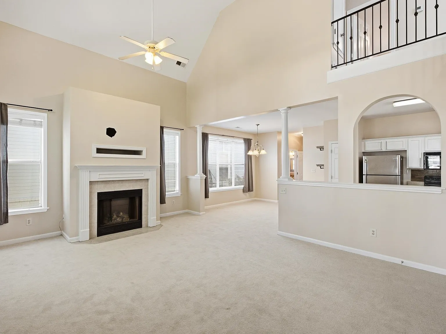 3 bed, 2.5 bath, 1434 sqft, $2,200 — Photo 4