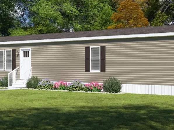 126 Lucy Ln, Raeford, NC 28376