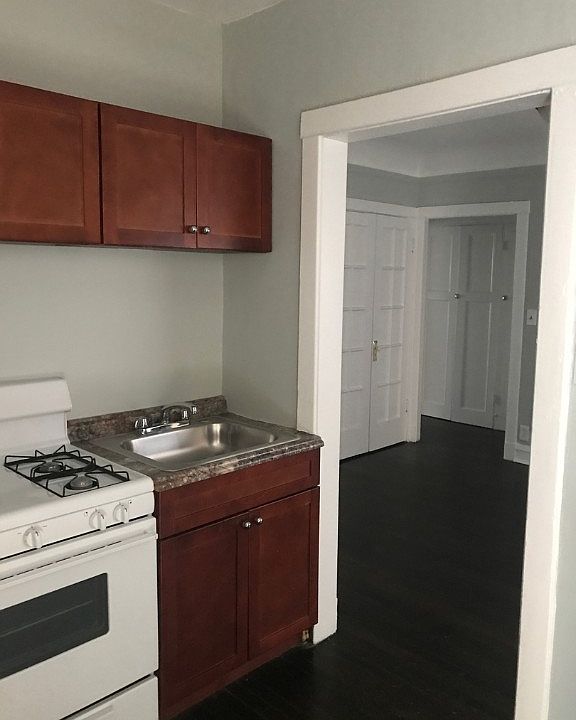 1st image of 6522 N Glenwood Ave #1