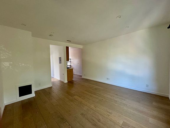 4th image of 980 N El Centro Ave #1/2