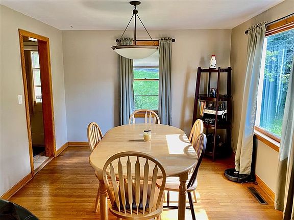 5th image of 24 Phinn Ave