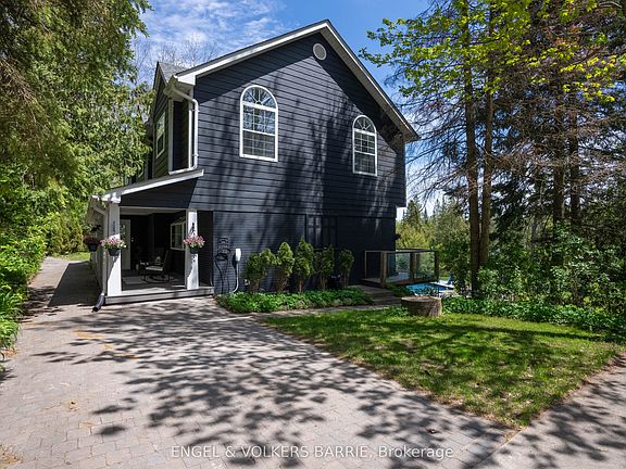 3rd image of 1441 Hendrie Rd