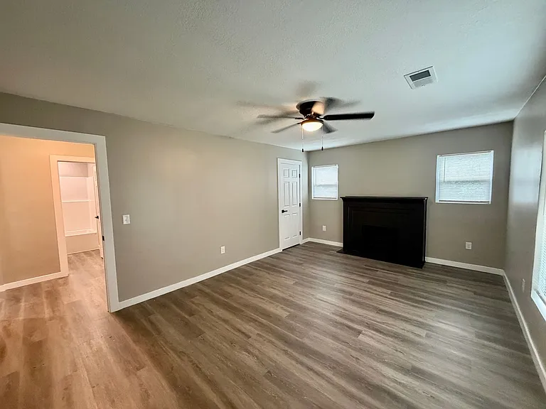 1755 S Greenwood Ave — Photo 10