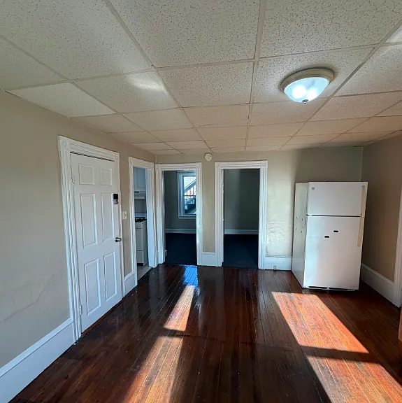 328 336 5th St Unit 1 Fall River Spacious 2 Bedroom in Corky Row Historic District! Great Location — Photo 9