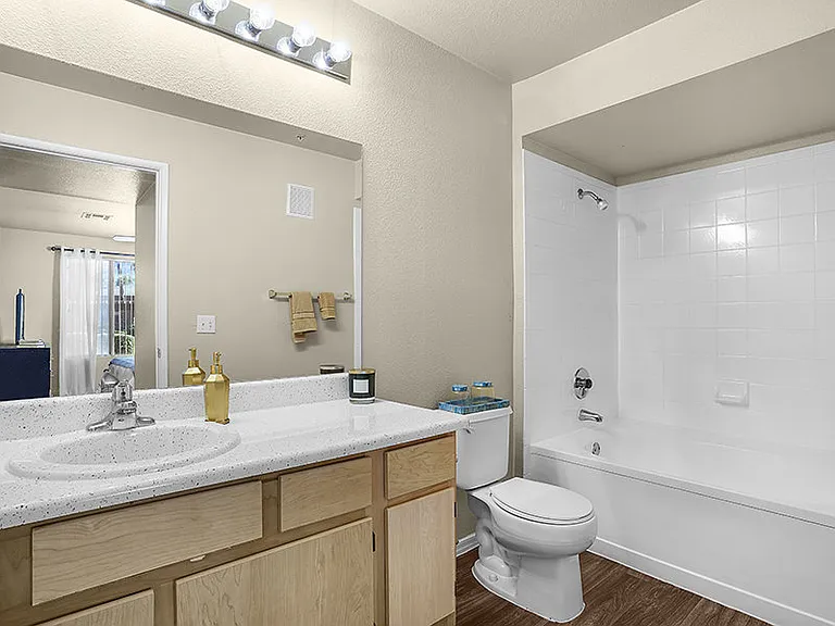 Rio Santa Fe Apartments — Photo 8