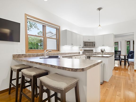 3rd image of 5011 Waters Edge Dr
