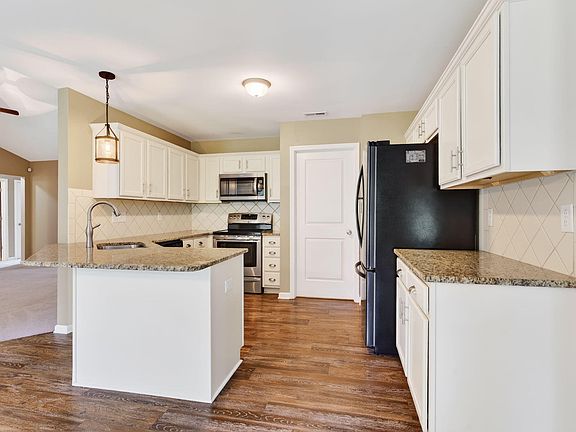 3rd image of 235 Highcroft Cir