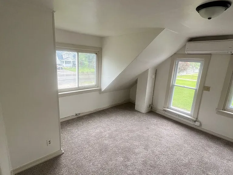 2417 W Jolly Rd — Photo 15
