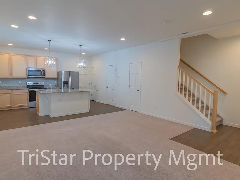 6463 Crossdrum Point — Photo 21