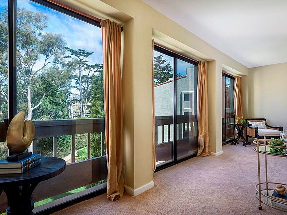 3_35 Seaview Drive enclosed balcony