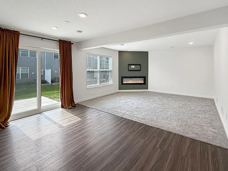 9484 Bridle Way — Photo 2