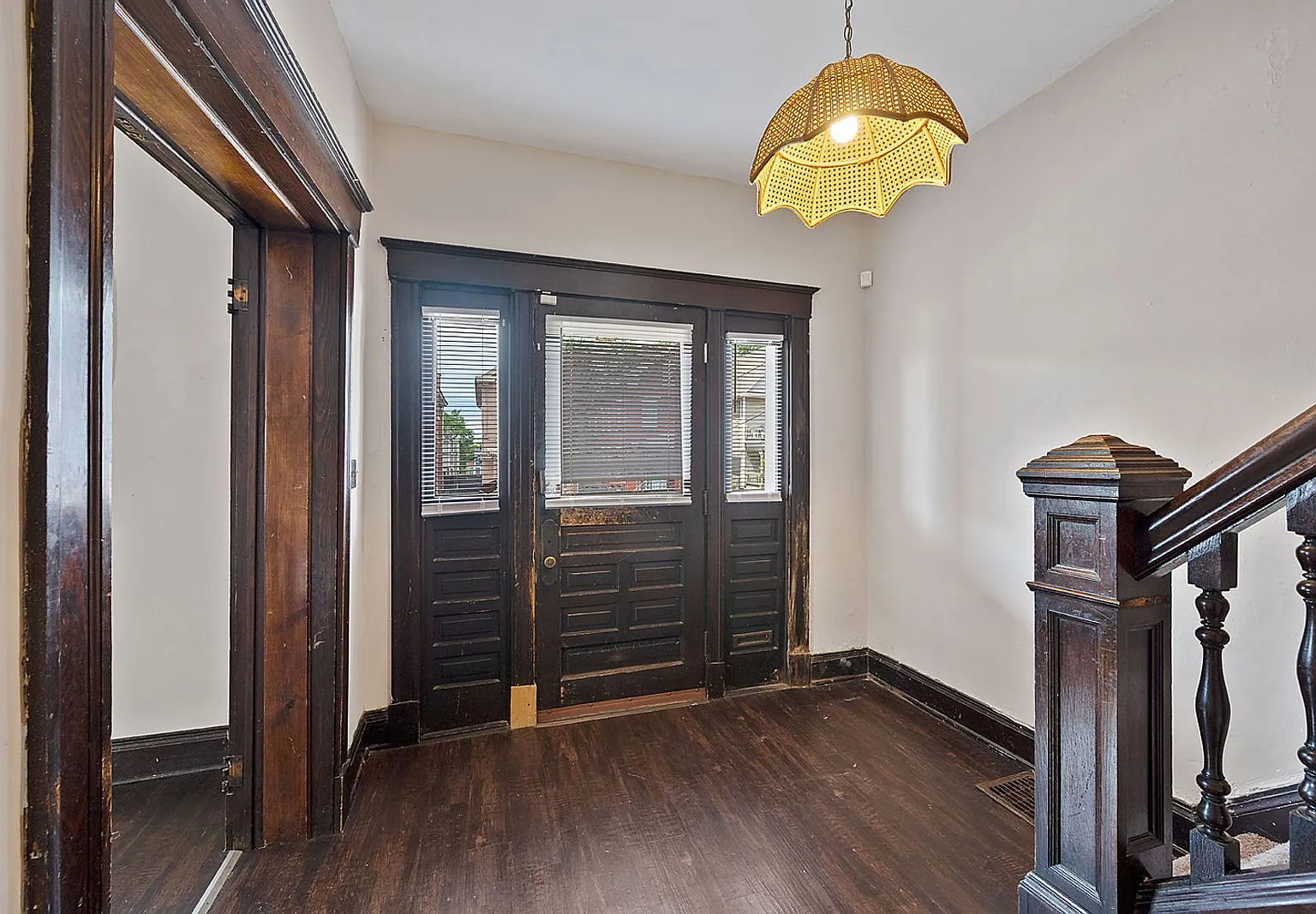 5 bed, 2.0 bath, $3,995 — Photo 2