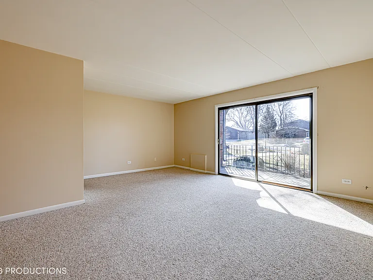 9114 W 140th St #103 — Photo 8