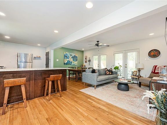 3rd image of 1428 Sandy Ln