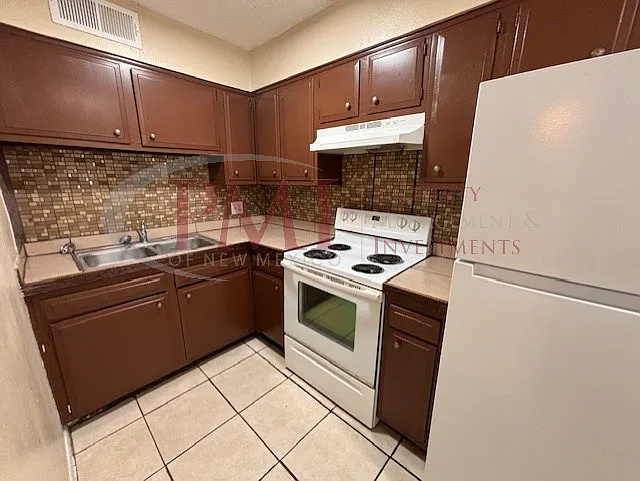 2238 Carreon Drive #6 — Photo 7