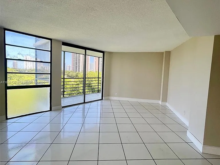 20400 W Country Club Dr #608 — Photo 14